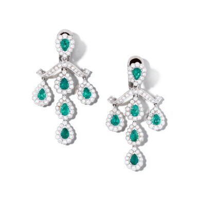 View full screen - View 1 of Lot 427. Paire de clips d'oreilles émeraudes et diamants | Emerald and diamond pendent ear clips.