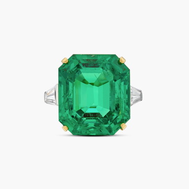 View full screen - View 1 of Lot 1752. Emerald and Diamond Ring | 卡地亞 | 18.10克拉 「哥倫比亞」祖母綠 配 鑽石 戒指.