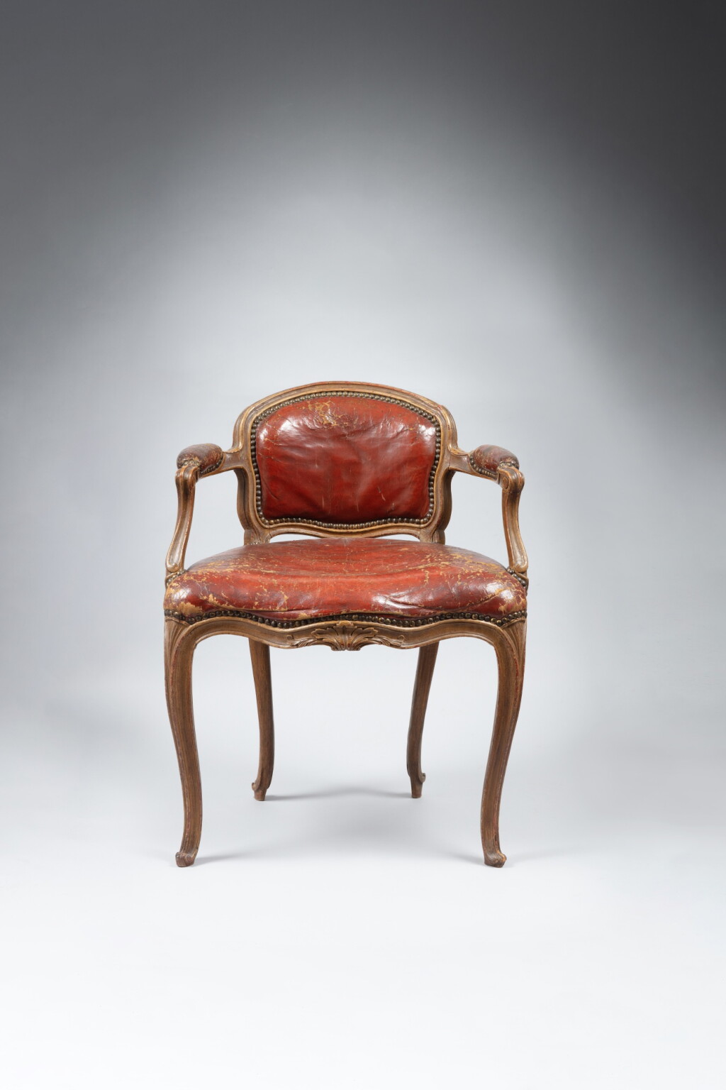 View full screen - View 1 of Lot 129. A Louis XV wood cello armchair, circa 1750, stamped Pierre Rémy | Fauteuil de musicien en bois naturel d’époque Louis XV, vers 1750, estampille de Pierre Rémy.