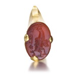 A SELJUK GOLD RING MOUNTED WITH INTAGLIO, PERSIA, 11TH/12TH CENTURY AND EARLIER