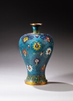 A cloisonné enamel 'lotus' vase (Meiping), Qing dynasty, 18th / 19th century | 清十八 / 十九世紀 掐絲琺瑯纏枝蓮紋梅瓶