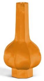 AN OCTAGONAL REALGAR GLASS VASE QIANLONG MARK AND PERIOD | 清乾隆 仿雄黃料八棱長頸瓶 《乾隆年製》款