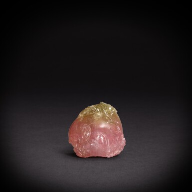 View full screen - View 1 of Lot 3525. A pink and green tourmaline 'peach and bat' group, Qing dynasty, 19th century | 清十九世紀 碧璽福壽雙全擺件.