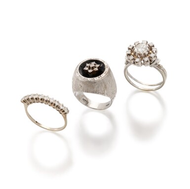 View full screen - View 1 of Lot 57. THREE DIAMOND RINGS (TRE ANELLI CON DIAMANTI).