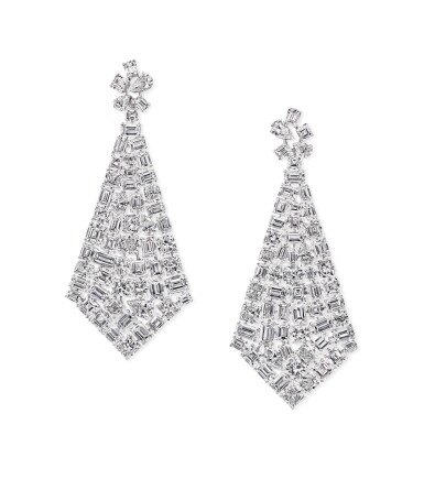 View full screen - View 1 of Lot 69. GRAFF | PAIR OF DIAMOND PENDANT-EARCLIPS 格拉夫 | 鑽石耳環一對.
