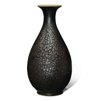 View full screen - View 1 of Lot 127. A rare black-glazed 'oil spot' vase, Jin dynasty | 金 黑釉油滴玉壺春瓶.