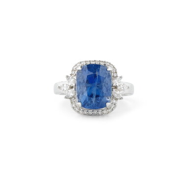 View full screen - View 1 of Lot 95. Bague saphir et diamants | Sapphire and diamond ring.