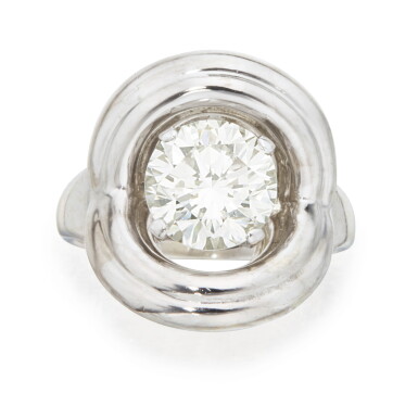 View full screen - View 1 of Lot 418. DIAMOND RING.