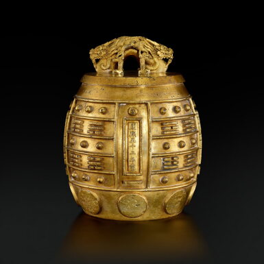 View full screen - View 1 of Lot 3634. An imperial gilt-bronze temple bell, bianzhong, Mark and period of Kangxi, dated to the 52nd year, corresponding to 1713 | 清康煕 御製鎏金銅蒲牢鈕八卦紋「太簇」編鐘 《康煕五十二年製》款.