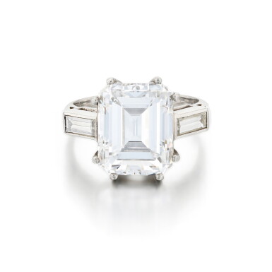 View full screen - View 1 of Lot 88. Bague diamant | Diamond ring.