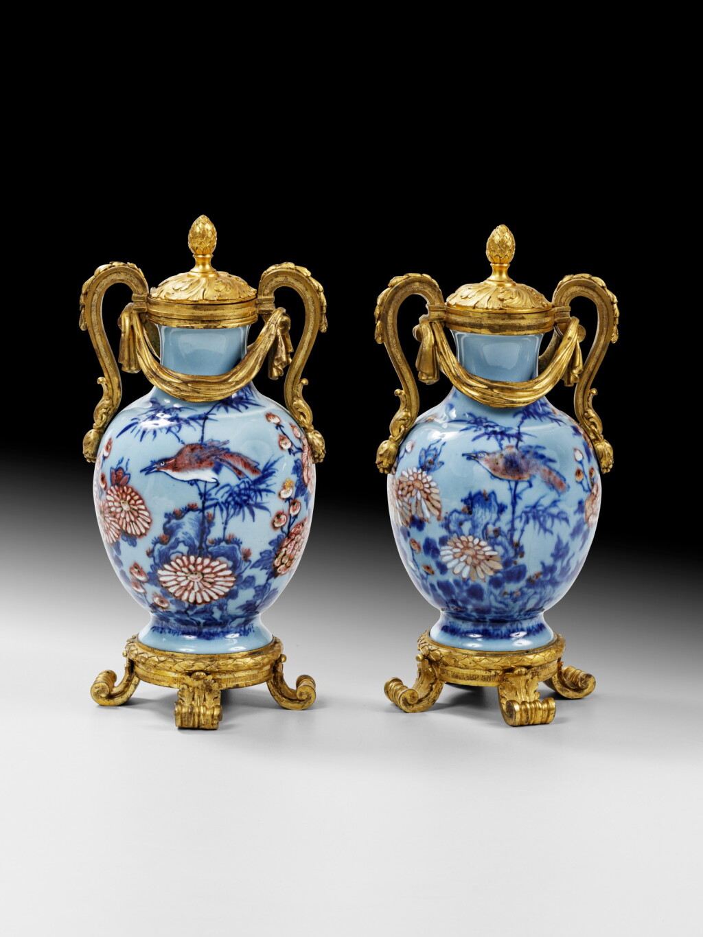 View full screen - View 1 of Lot 86. A pair of gilt-bronze mounted Chinese porcelain vases, the porcelain Qianlong (1735-1796), circa 1735-1750, the mounts Louis XV, circa 1760-1770 | Paire de vases à monture de bronze doré et porcelaine de Chine, la porcelaine d'époque Qianlong (1735-1796), vers 1735-1750, la monture de bronze doré de la fin de l'époque Louis XV, vers 1760-1770.