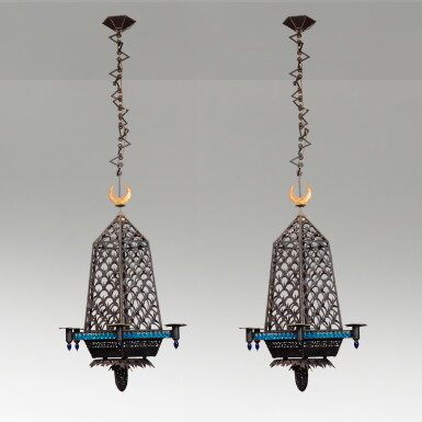 View full screen - View 1 of Lot 203. Paire de suspensions, pièce unique.