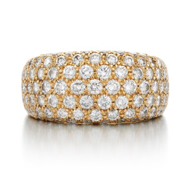 View full screen - View 1 of Lot 154. Diamond ring.