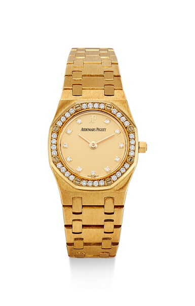 View full screen - View 1 of Lot 8262. AUDEMARS PIGUET | ROYAL OAK, A YELLOW GOLD AND DIAMOND-SET BRACELET WATCH, CIRCA 1995.