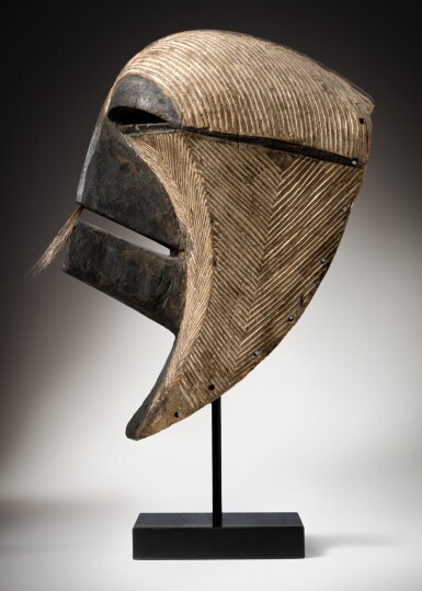View full screen - View 1 of Lot 112. Masque kifwebe, Songye, République Démocratique de Congo | Songye Kifwebe Mask, Democratric Republic of the Congo.