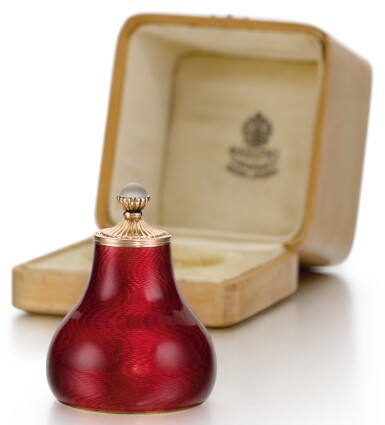 View full screen - View 1 of Lot 305. A FABERGÉ GOLD-MOUNTED SILVER AND GUILLOCHÉ ENAMEL GUM POT, WORKMASTER HENRIK WIGSTRÖM, ST PETERSBURG, 1904-1908 .