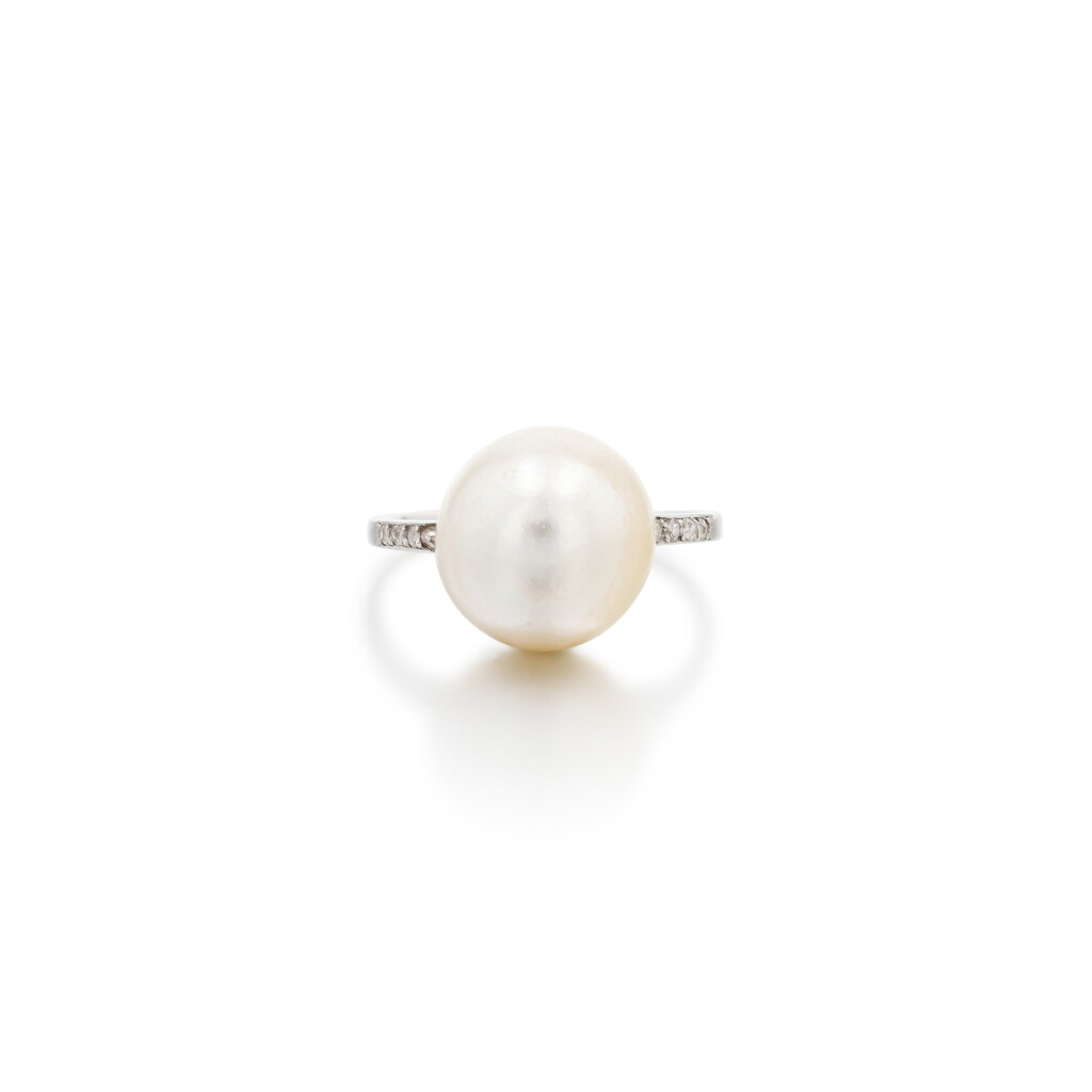 View full screen - View 1 of Lot 3. Bague perle fine | Natural pearl ring.