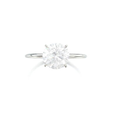 View full screen - View 1 of Lot 746. Diamond ring.