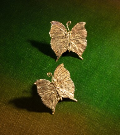 View full screen - View 1 of Lot 41. Paire de boucles d'oreilles Papillon, grand modèle.