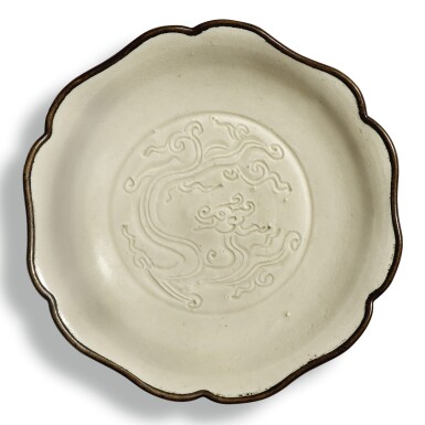 View full screen - View 1 of Lot 140. A carved 'Ding' 'dragon' dish, Northern Song dynasty | 北宋 定窰白釉刻龍紋葵口盤.