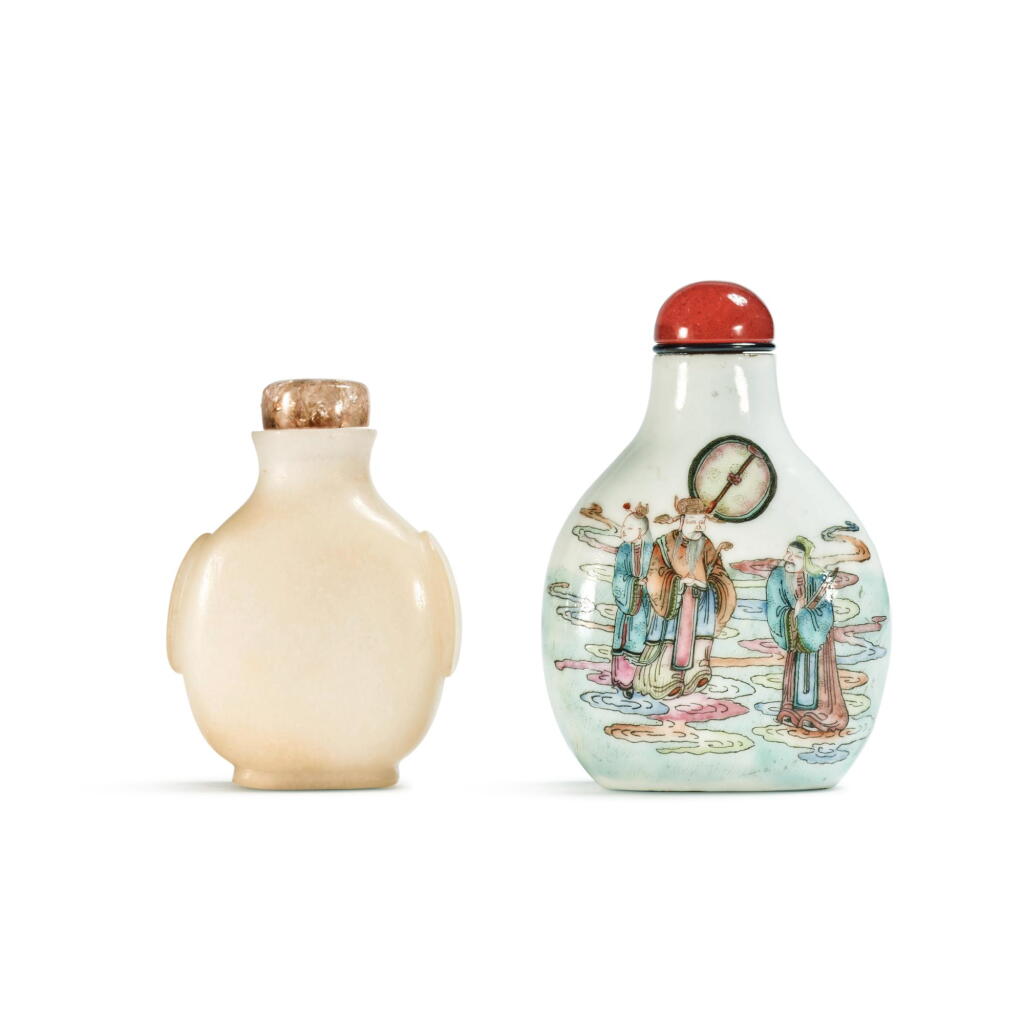 View full screen - View 1 of Lot 829. Two snuff bottles, Qing dynasty, 19th / 20th century | 清十九 / 二十世紀 鼻烟壺一組兩件.