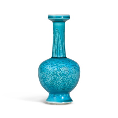 View full screen - View 1 of Lot 19. A turquoise-glazed vase Qing dynasty, 18th century | 清十八世紀 孔雀藍釉刻纏枝蓮紋小瓶.