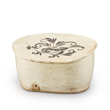 View full screen - View 1 of Lot 357. A Shanxi painted 'floral' pillow, Jin dynasty 金 山西白地黑花腰形枕.