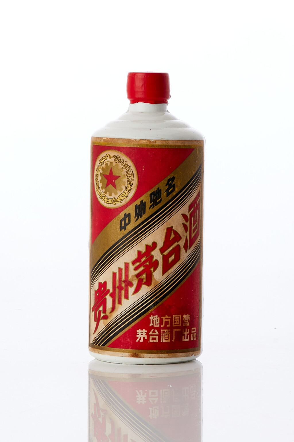 View full screen - View 1 of Lot 7917. 1980-1982年產金輪牌貴州茅台酒 (三大革命) Kweichow Moutai circa 1980 - 1982 NV (1 BT50).
