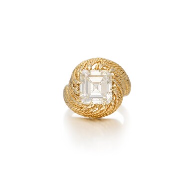 View full screen - View 1 of Lot 264. Gold and Diamond Ring.