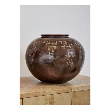 Voir en plein écran - Voir 1 du lot 40. Vase.
