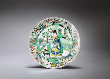 View full screen - View 1 of Lot 180. A large famille-verte 'lady and cat' lobed rim dish Qing dynasty, Kangxi period | 清康熙 五彩仕女圖菱口盤.
