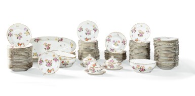 View full screen - View 1 of Lot 205. Part of a porcelain service, Italy, Doccia factory, Ginori, 20th century, after an 18th century model | Partie de service en porcelaine, Italie, manufacture de Doccia, Ginori, XXe siècle, d'après un modèle du XVIIIe siècle.