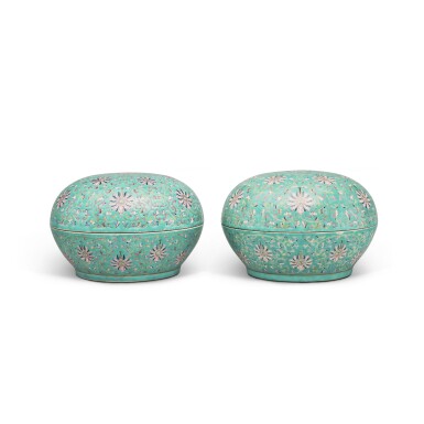 View full screen - View 1 of Lot 598. A pair of turquoise-ground famille-rose 'lotus' boxes and covers, Marks and period of Tongzhi | 清同治 松石綠地粉彩纏枝番蓮紋蓋盒一對 《同治年製》款.