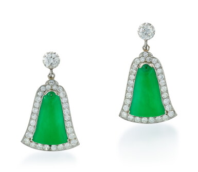 View full screen - View 1 of Lot 9146. PAIR OF JADEITE AND DIAMOND PENDENT EAR CLIPS | 天然翡翠 配 鑽石 吊耳環一對.
