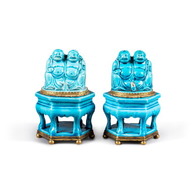 View full screen - View 1 of Lot 168. A pair of gilt-bronze mounted blue enameled porcelain groups, China, Qing dynasty, Kangxi period and French Régence style, late 19th century | Paire de groupes en porcelaine émaillée bleu turquoise, Chine, dynastie Qing, époque Kangxi et monture de bronze doré de style Régence, fin XIXe siècle.