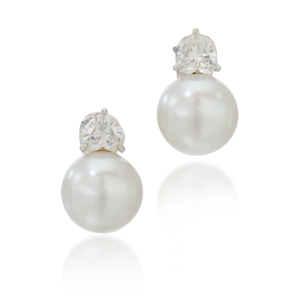 View full screen - View 1 of Lot 253. Villa, pair of pearl and diamond earrings (Villa, paio di orecchini con perle e diamanti).