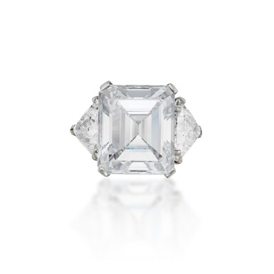 View full screen - View 1 of Lot 68. Diamond Ring.