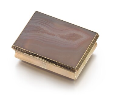 View full screen - View 1 of Lot 27. A gold-mounted hardstone snuff box, English, circa 1740.