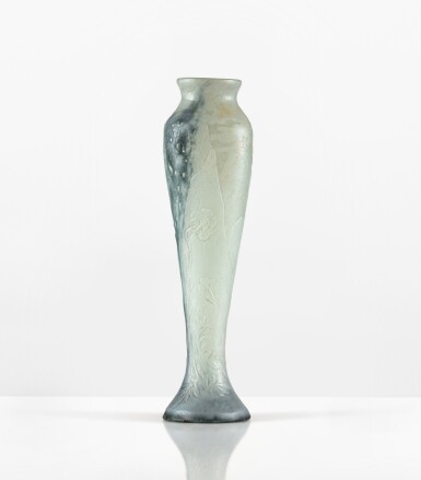 View full screen - View 1 of Lot 29. Immortelles vase, circa 1900.