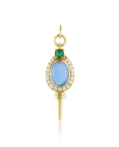 View full screen - View 1 of Lot 149. Pendentif saphir, émeraude et diamants | Sapphire, emerald and diamond pendant.