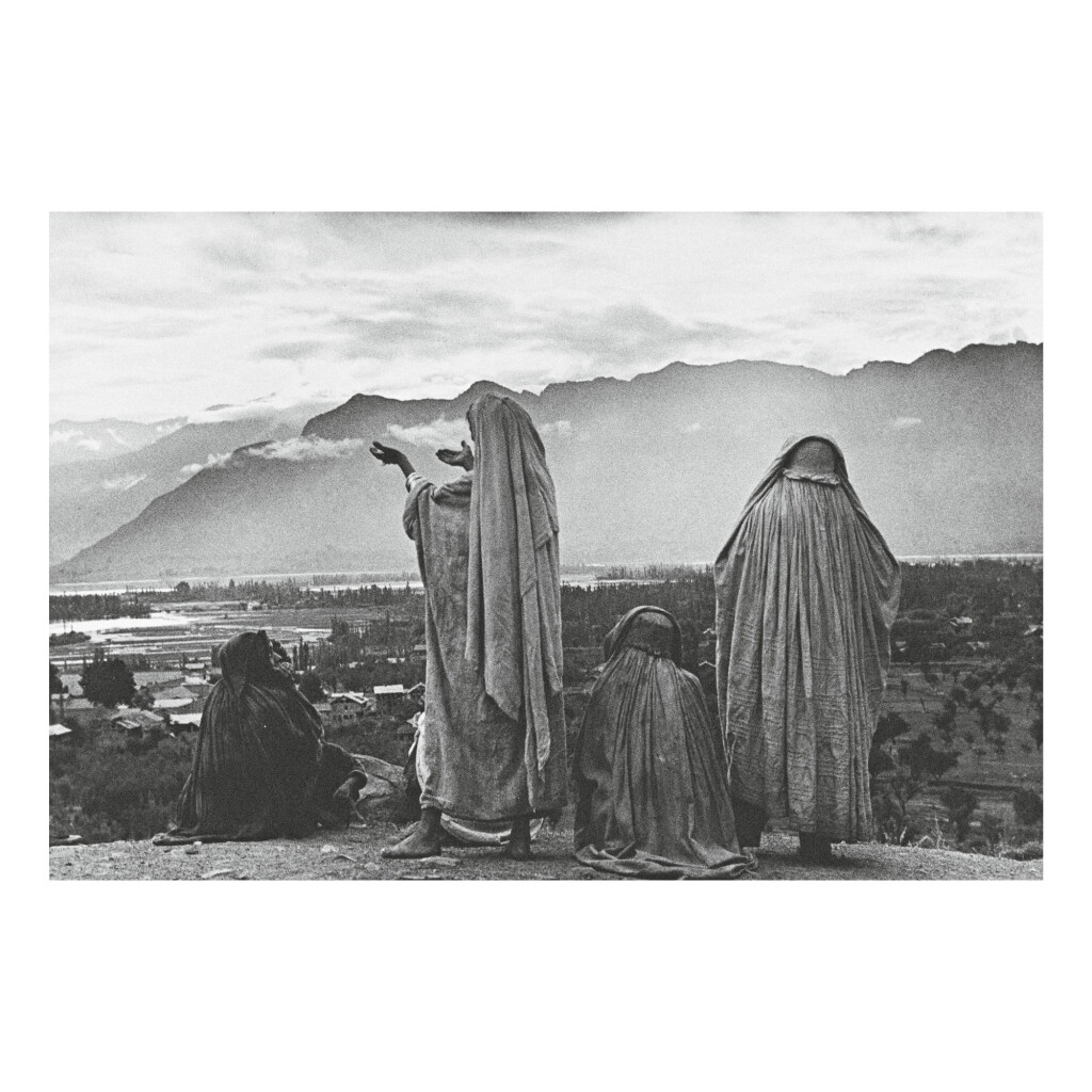 View full screen - View 1 of Lot 222. HENRI CARTIER-BRESSON | SRINAGAR, KASHMIR, INDIA.
