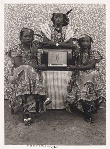 View full screen - View 1 of Lot 77. Portrait de femmes avec radio.