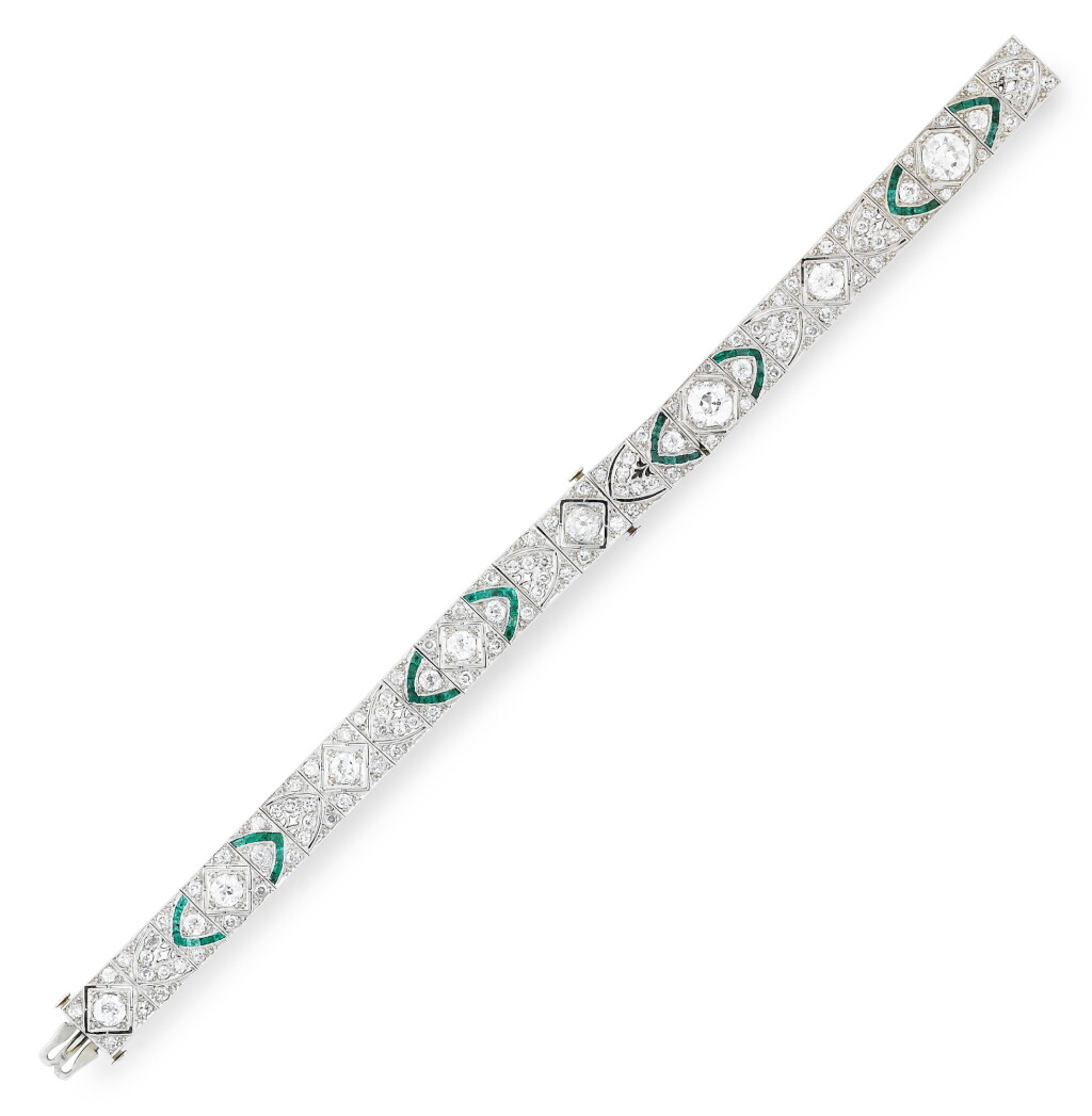 View full screen - View 1 of Lot 28. BRACELET DIAMANTS ET EMERAUDES | DIAMOND AND EMERALD BRACELET .