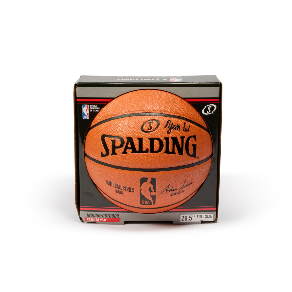 Voir en plein écran - Voir 1 du lot 126. NBA Spalding Basketball Signed by Zion Williamson.