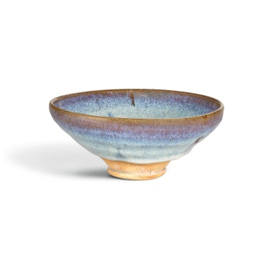 View full screen - View 1 of Lot 370. A LARGE 'JUN' BOWL, JIN DYNASTY | 金 鈞窰藍釉盌.