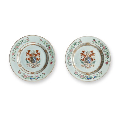 View full screen - View 1 of Lot 227. A Pair of Chinese Export Armorial Plates, Qing Dynasty, Yongzheng Period, Circa 1732 | 清雍正 約1732年 粉彩紋章圖盤一對.