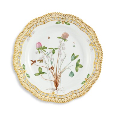 Assiette profonde Flora Danica de Royal Copenhagen n° 735/3545 En vente Assiette profonde Flora Danica de Royal Copenhagen n° 735/3545 En vente