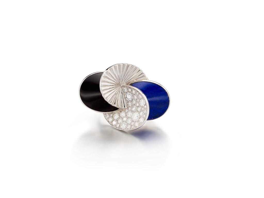 全萤幕检视 - 查看1668Lapis Lazuli, Onyx and Diamond Ring | 卡地亞 | 青金石 配 縞瑪瑙 及 鑽石 戒指的1