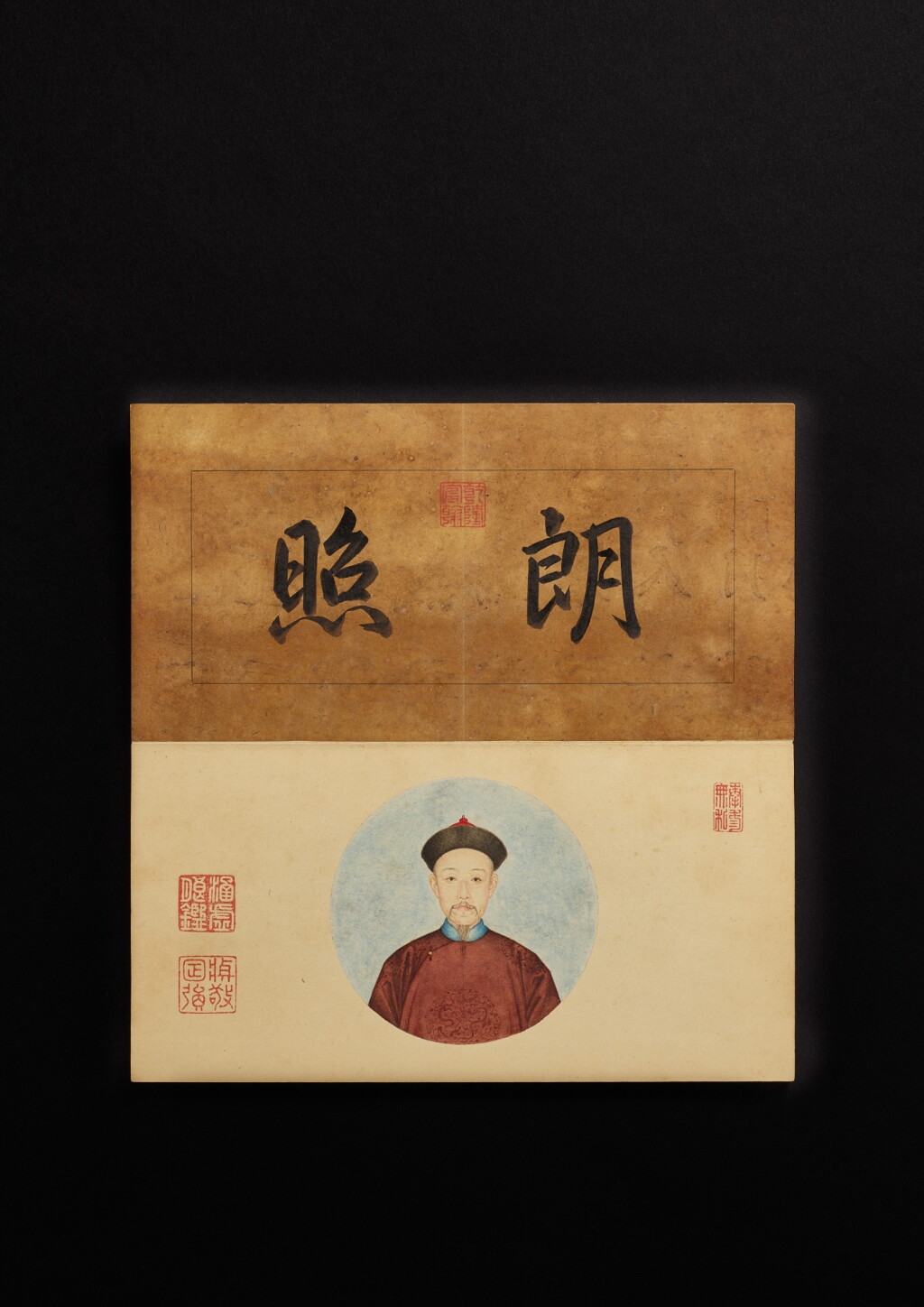View full screen - View 1 of Lot 3622. An important and extremely rare imperial album comprising a portrait of Emperor Qianlong by Giuseppe Castiglione (Lang Shining), imperial inscriptions and court paintings by Dong Bangda, Zou Yigui, Qian Weicheng, Ding Guanpeng, and seal impressions, Qing dynasty, Qianlong period | 清乾隆 御筆「朗照」郎世寧繪乾隆肖像與董邦達、鄒一桂、錢維城、丁觀鵬畫印合璧「鑑古席珍」冊 聖容據錄或在乾隆二十一年十二月二十七日前繪成.