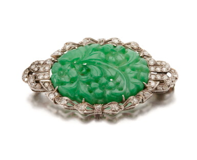 View full screen - View 1 of Lot 26. JADEITE AND DIAMOND BROOCH (SPILLA IN GIADEITE E DIAMANTI) .